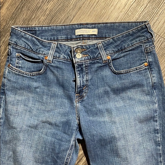 Women’s Levi’s 526 Slender Boot Cut Jeans Sz 8 - Picture 2 of 5